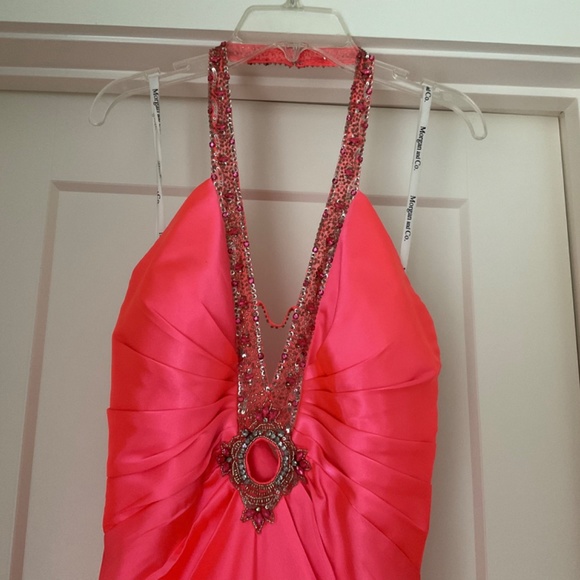 Beautiful coral formal gown - Picture 3 of 4